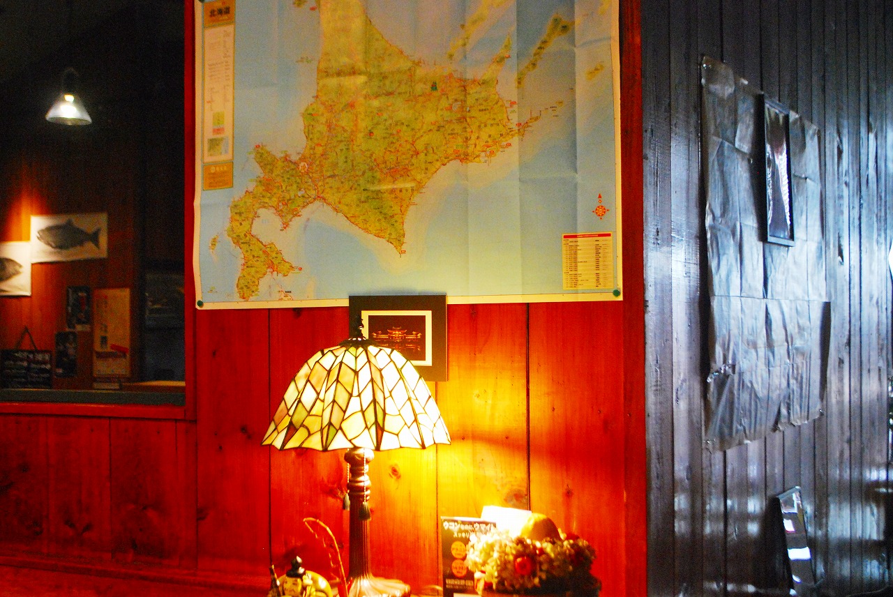 リリーズダイニングさんの店内に貼られた北海道の地図
